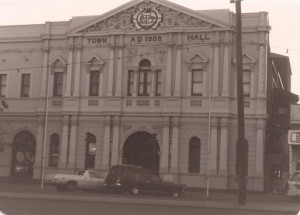 Kalgoorlie Town hall 1980's MB 001